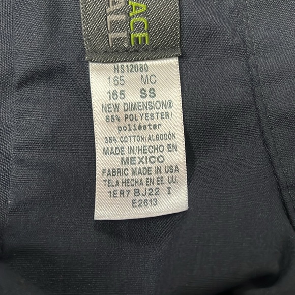 NWOT Blue uniform with shirt with short sleeves. Collar and button down front. - Picture 5 of 5